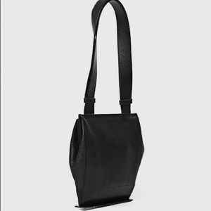 Behno Ari Leather Crossbody Bag In Black